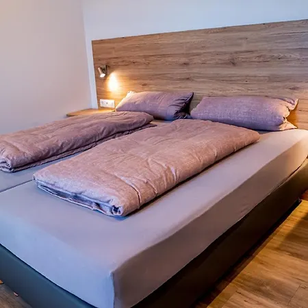 Gästezimmer Düll 3*